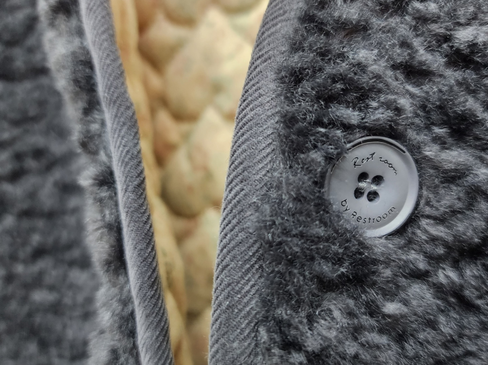 jacket detail image-S1L42