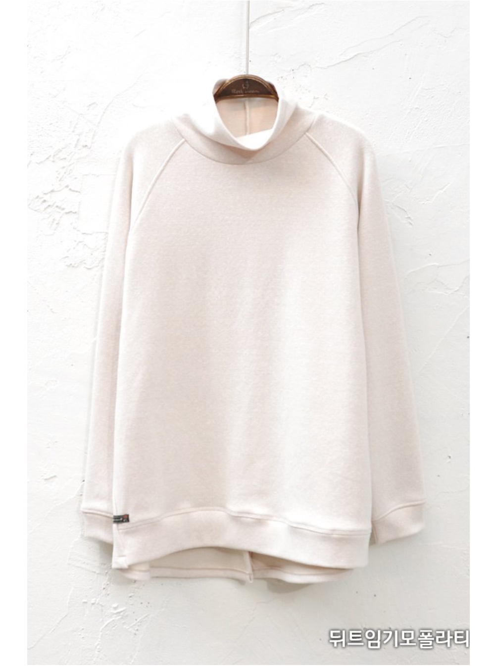 long sleeved tee white color image-S1L45