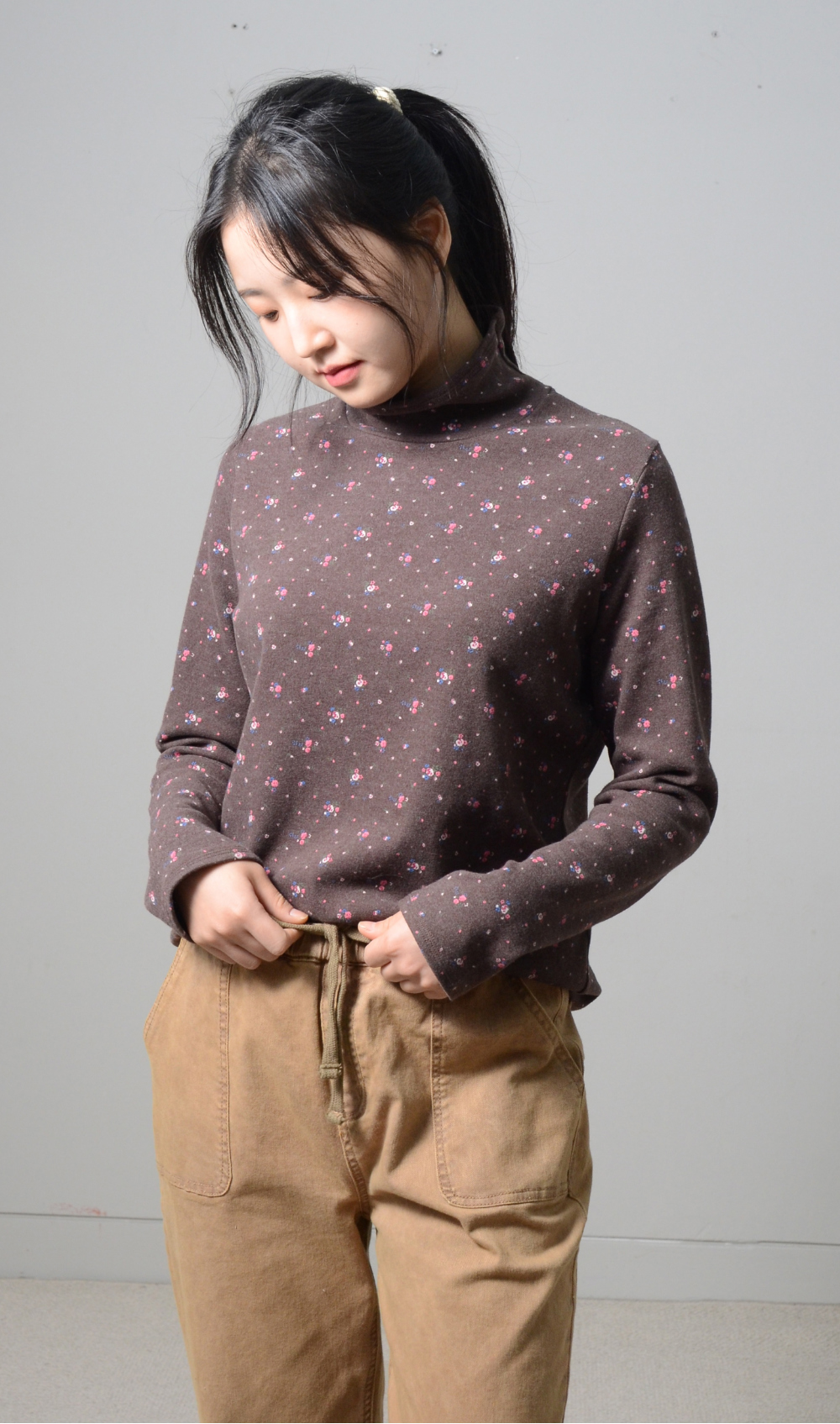 blouse model image-S1L23