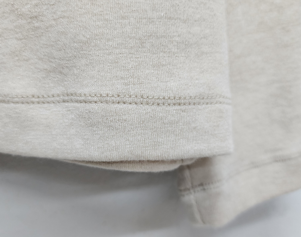long sleeved tee detail image-S14L18