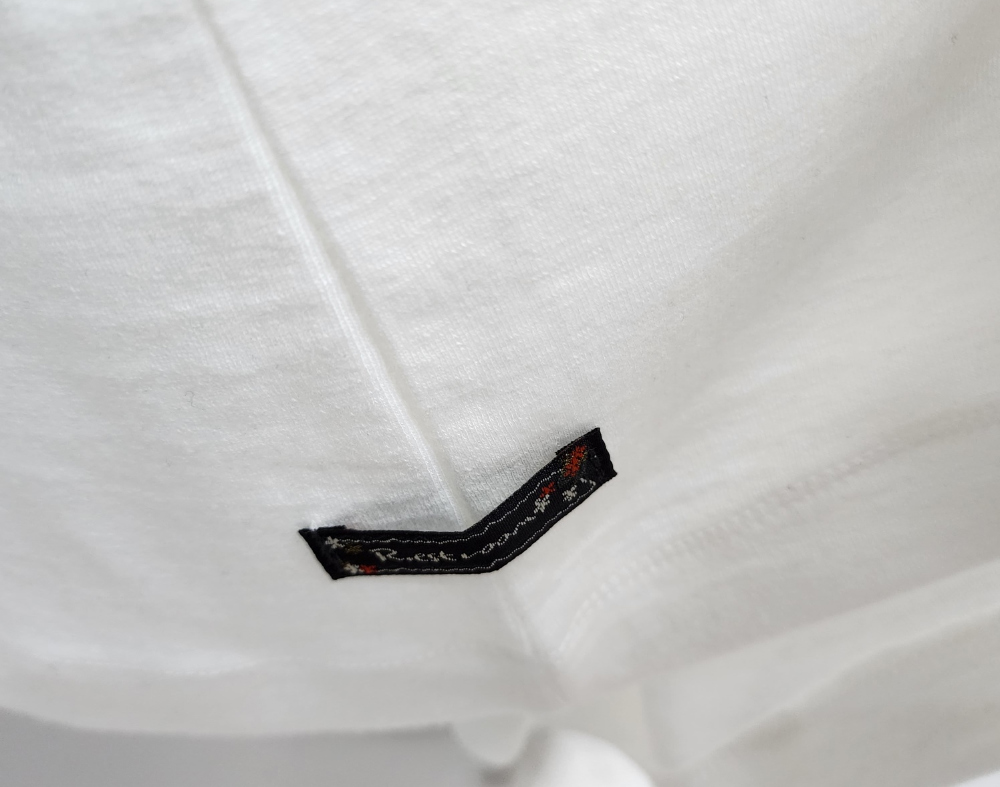 long sleeved tee detail image-S14L22