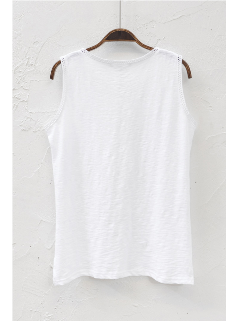 sleeveless white color image-S1L41