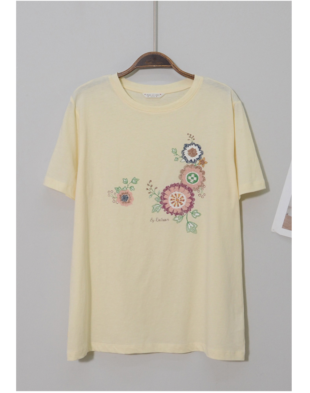 short sleeved tee cream color image-S1L43