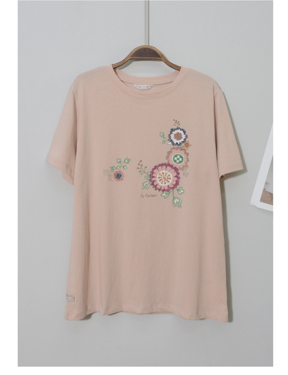 short sleeved tee cream color image-S1L39