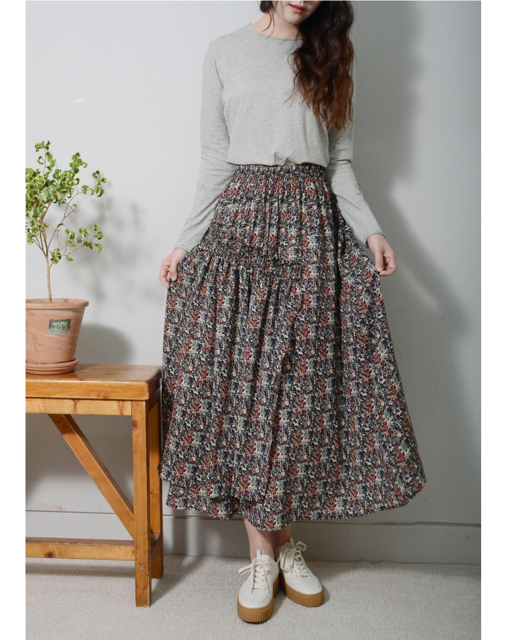 long skirt model image-S1L12