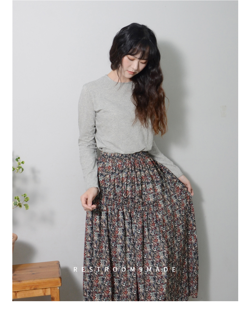 long skirt model image-S1L9