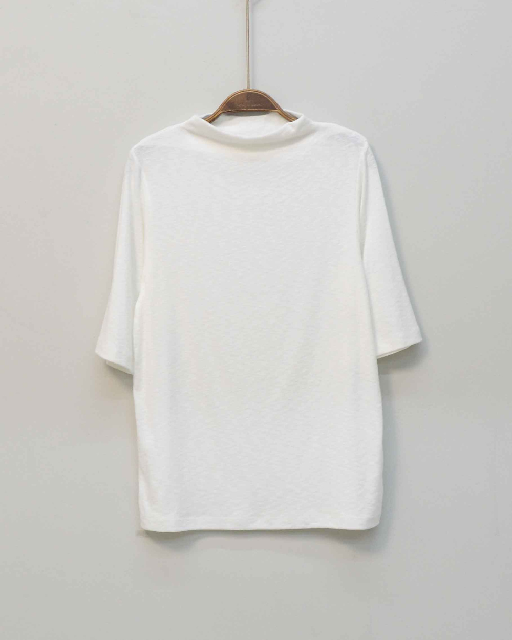 short sleeved tee white color image-S3L9