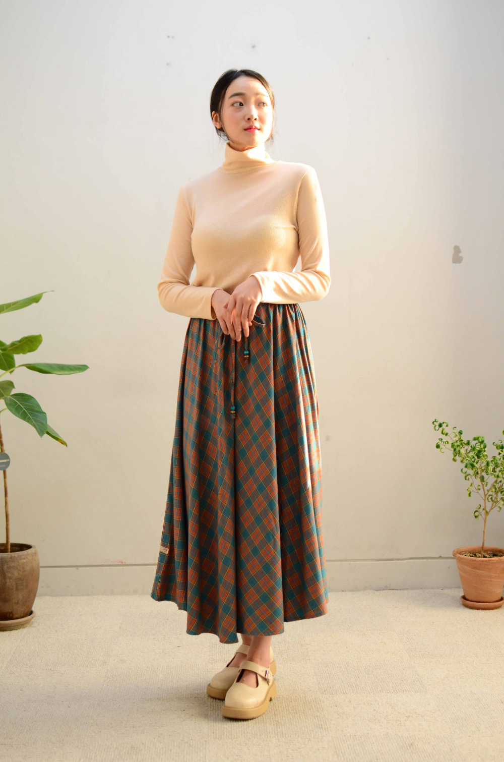 long skirt model image-S6L1