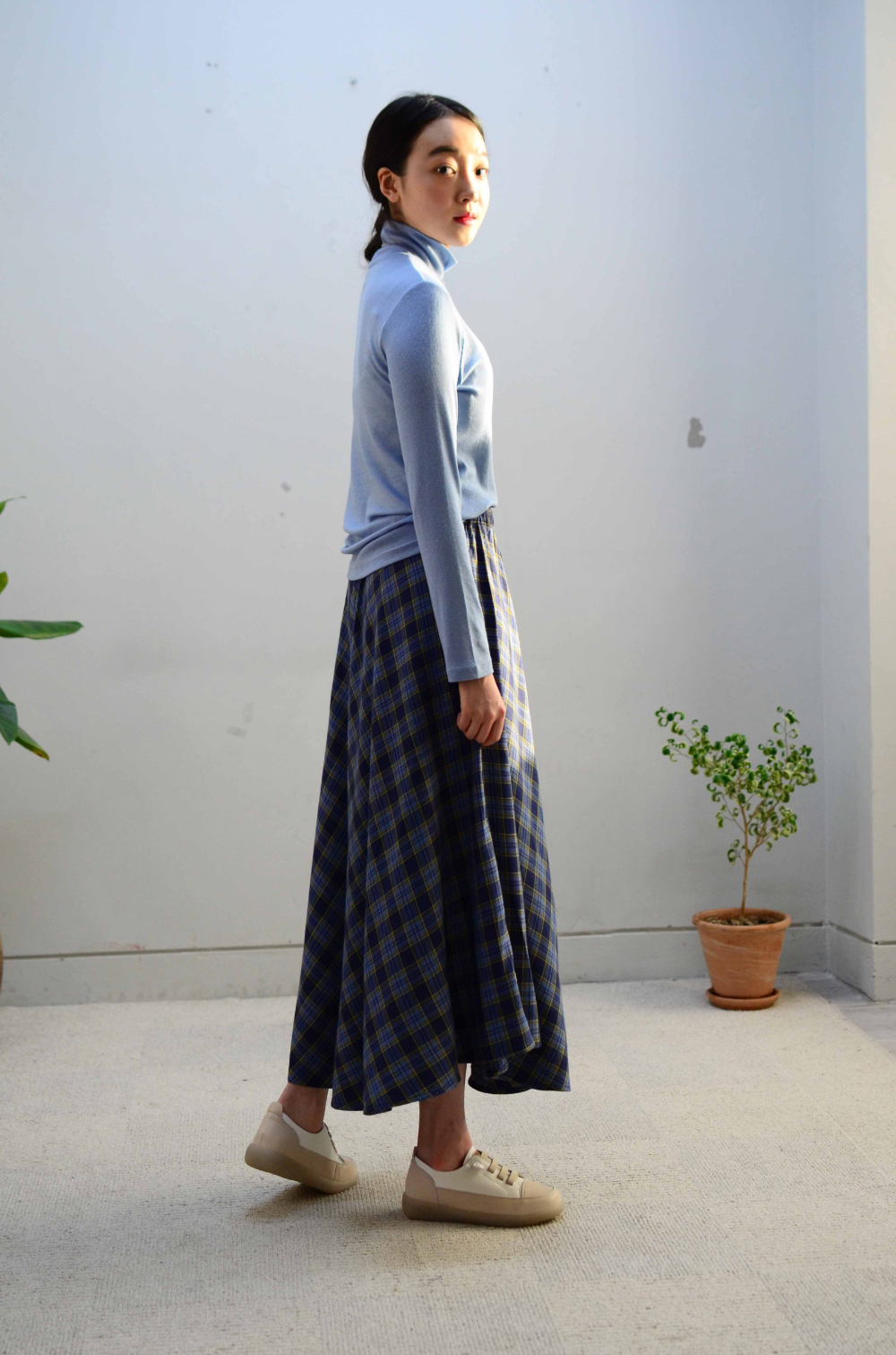 long skirt model image-S6L9