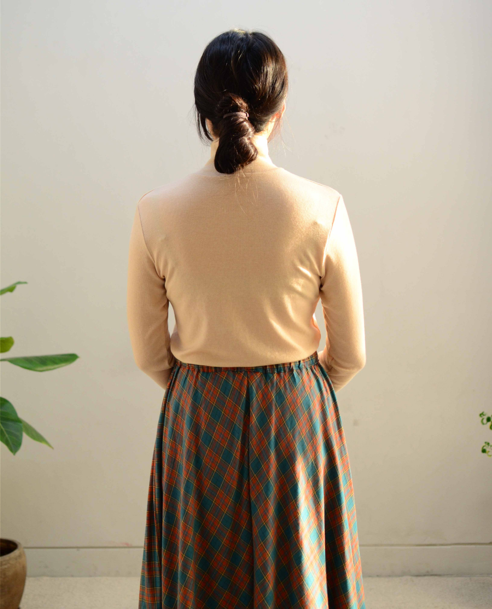 long skirt model image-S7L3