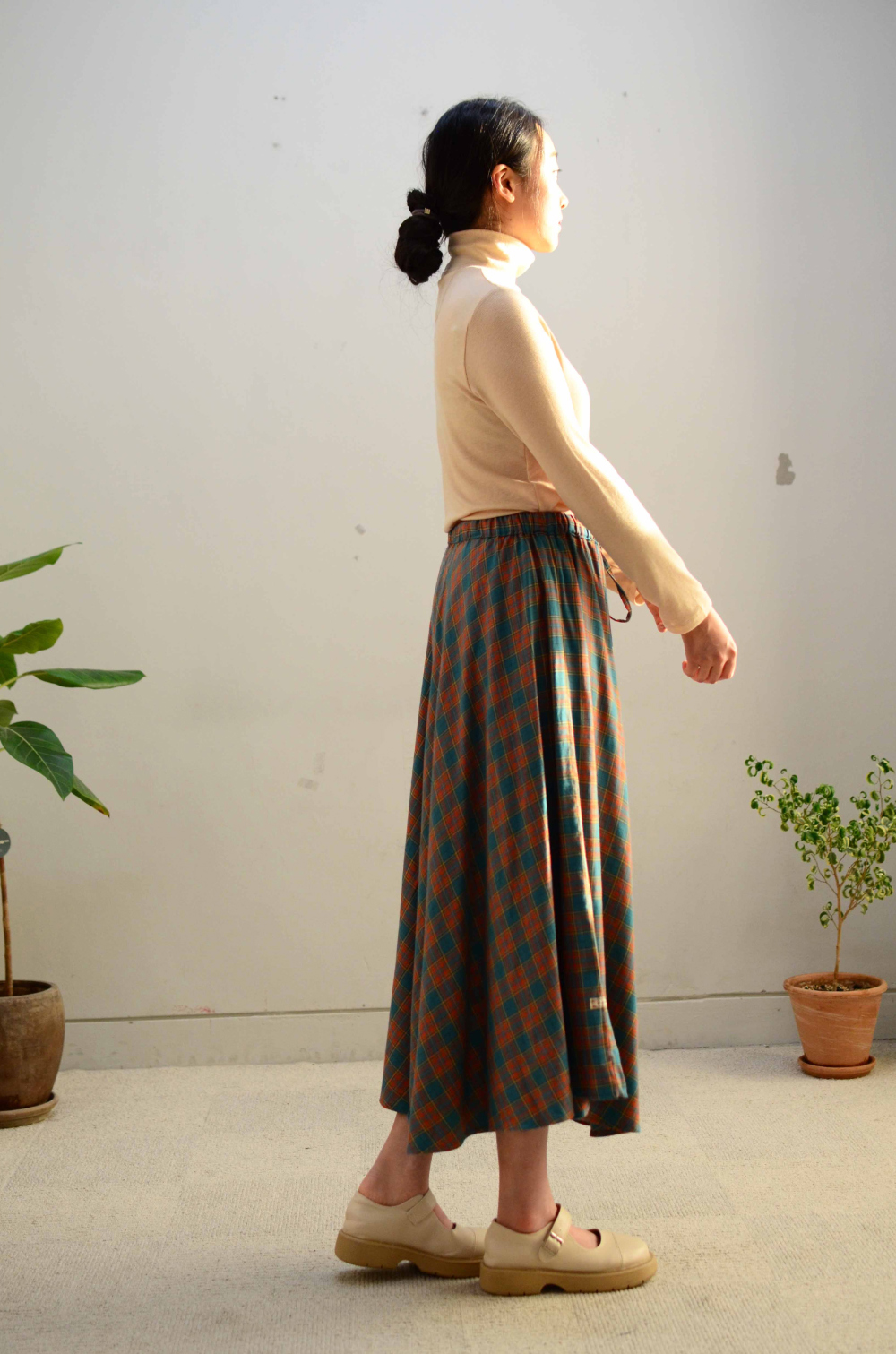 long skirt model image-S6L4